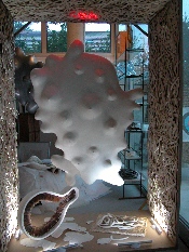 Pomme de terre fourrure - série des "Pommes de terre" - Installation, résine, céramique, papier - 2011